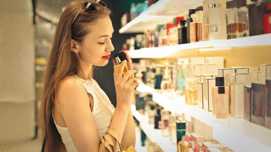 "Сказывается на репродуктивной функции человека" - Госстандарт обнаружил в Беларуси опасную туалетную воду из России