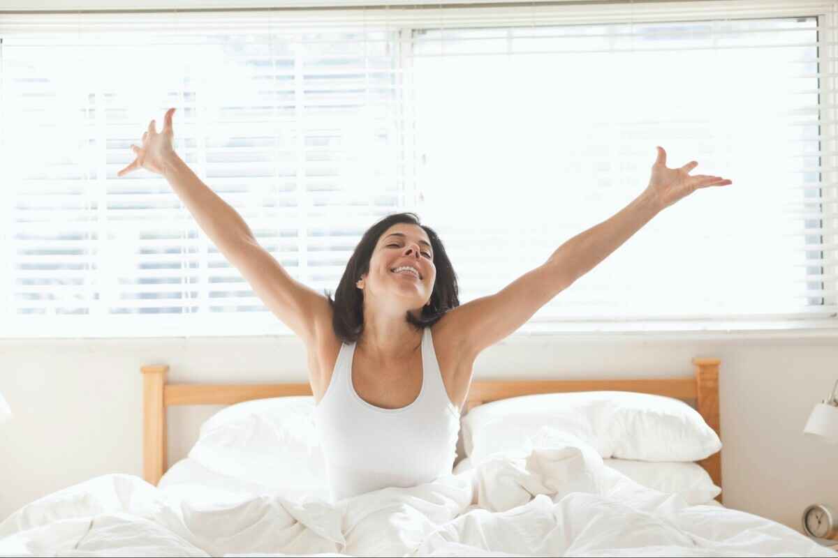 Это простое упражнение в кровати быстро приведет вас в форму. А какое сделать во время чистки зубов?