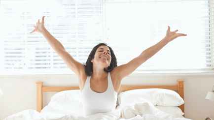 Это простое упражнение в кровати быстро приведет вас в форму. А какое сделать во время чистки зубов?