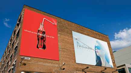 Юристы рассказали, как белорусам получить плату за рекламу на фасаде их дома