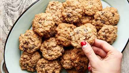 Приготовьте овсяное печенье быстро и просто по этому рецепту. Исчезнет с тарелки за считанные минуты