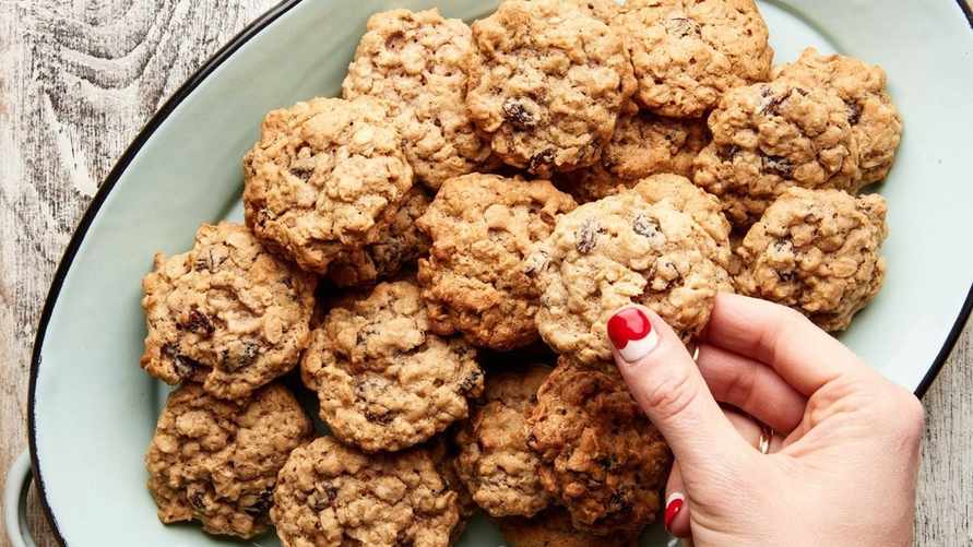 Приготовьте овсяное печенье быстро и просто по этому рецепту. Исчезнет с тарелки за считанные минуты