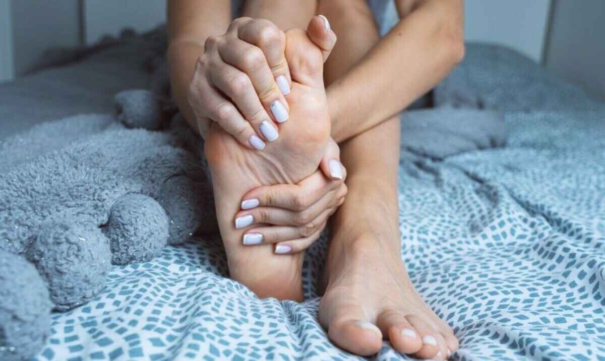 Врачи назвали способ, который поможет предупредить инсульт. Нужно лишь внимательно посмотреть на ноги