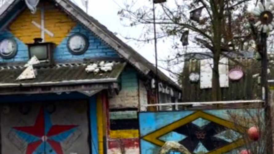 "Мне кажется, там маньяки живут" — В TikTok опубликовали видео необычного дома на Минщине