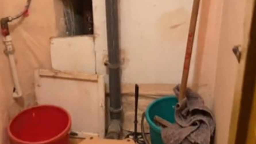 "Думал, это газовая камера" — В TikTok разошлись во мнениях, когда увидели одно из общежитий в центре Минска