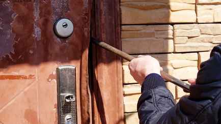 «Не спешите убирать следы» — В МВД рассказали, что белорусам делать после кражи на даче и как предупредить ее