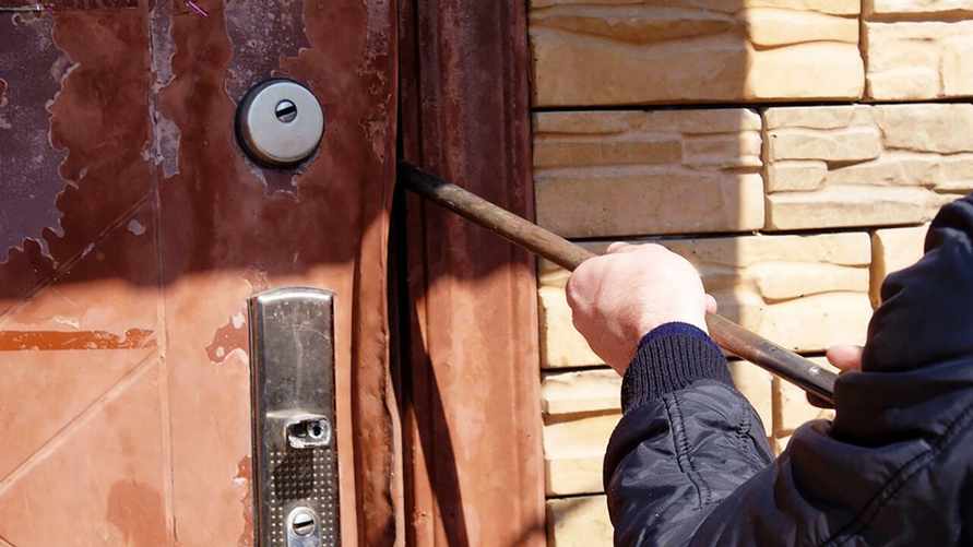 "Не спешите убирать следы" - В МВД рассказали, что белорусам делать после кражи на даче и как предупредить ее