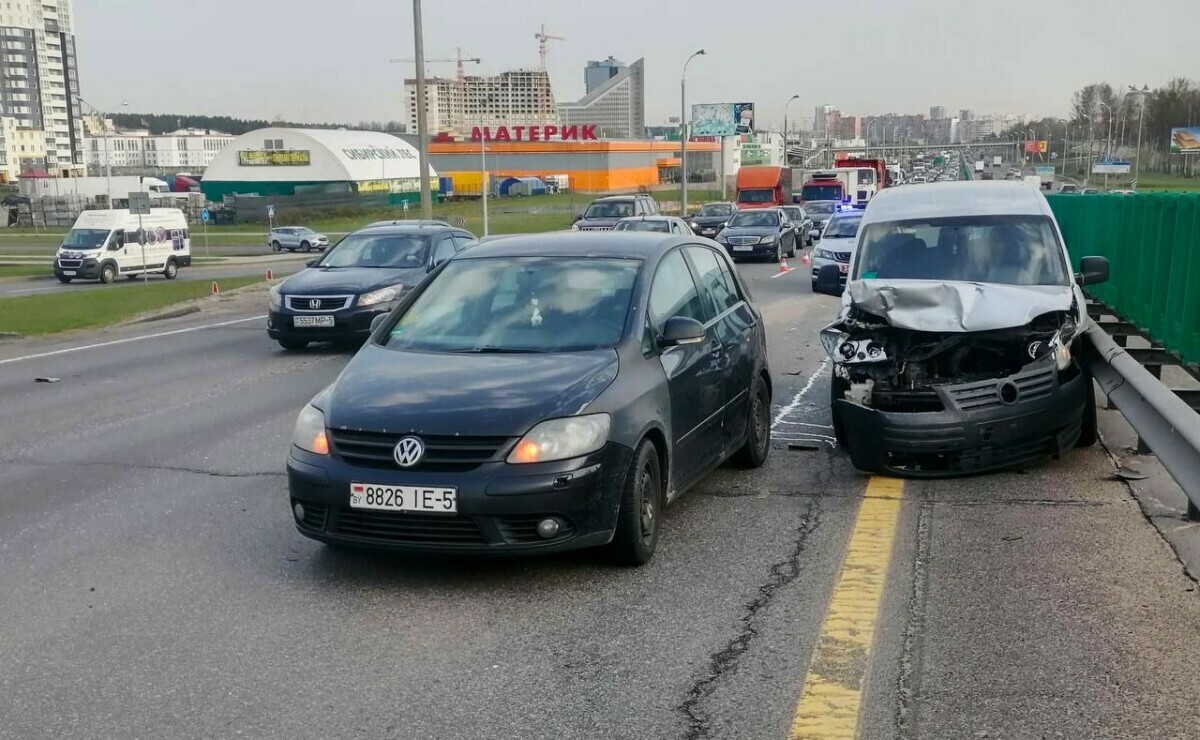 Четыре ДТП подряд. В ГАИ рассказали, почему утром “встала” кольцевая Минска