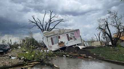 По США пронеслась серия разрушительных торнадо