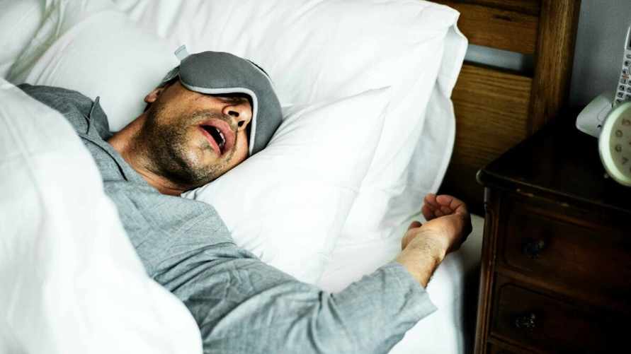 Плохо спите? Учёные определили, что белый цвет постельного белья не подходит. Какой лучше?