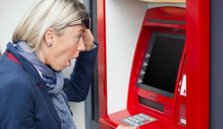 В Минске обнаружили банкоматы, работающие «наоборот». Это как?