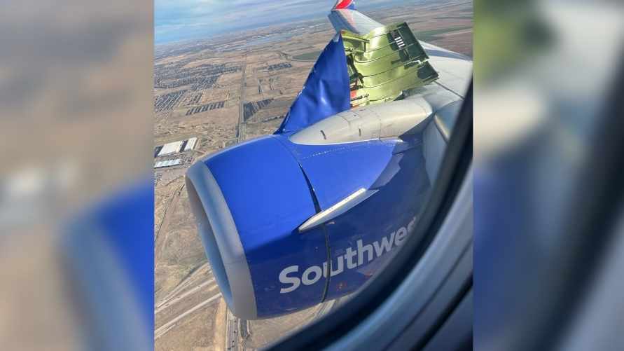 На видео попал момент, как самолёт с 135 пассажирами на борту начал разваливаться в воздухе