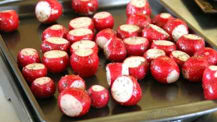 Полейте редис этим и поставьте в духовку. Нашли рецепт, как превратить овощ в деликатес