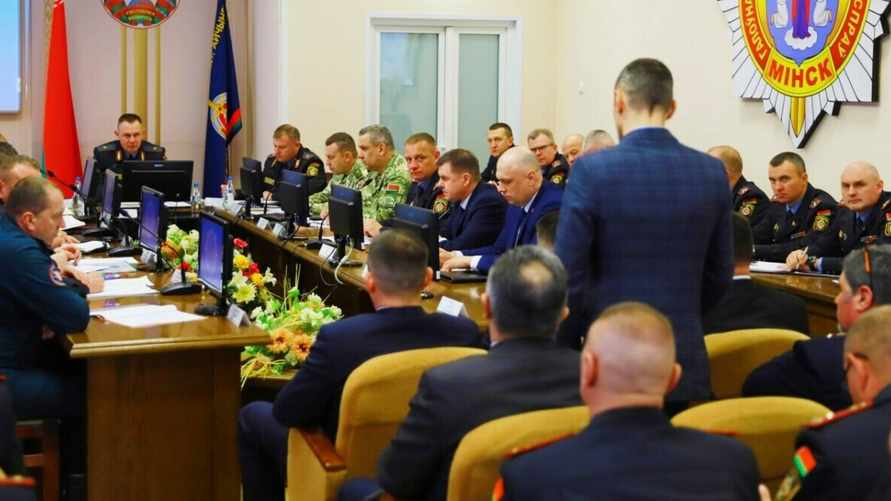 В МВД приказали привести в готовность ОМОН, саперов и спасателей в Минске на 24-25 апреля