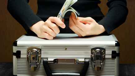 Совмин разрешил некоторым белорусским фирмам и ИП расчеты наличкой в валюте. Но есть нюанс