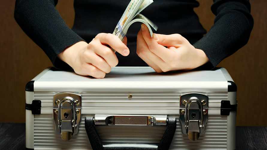 Совмин разрешил некоторым белорусским фирмам и ИП расчеты наличкой в валюте. Но есть нюанс