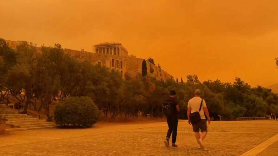Греция превратилась в марсианский пейзаж из-за песка, принесённого из Сахары