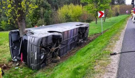В Польше автобус с белорусами съехал в кювет и перевернулся — пострадало 7 человек
