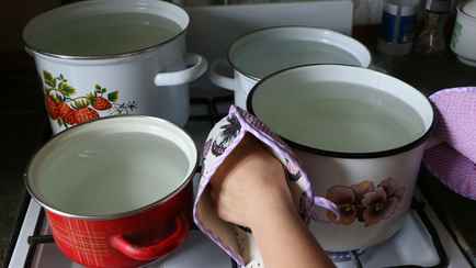 Кому еще в столице готовить тазики? «Минсккоммунтеплосеть» опубликовало график отключения горячей воды в мае