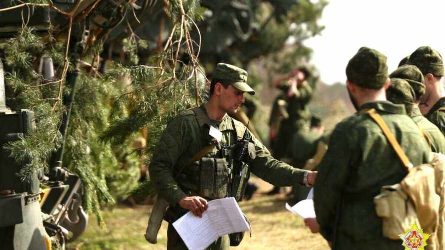 Минобороны объявило о сборах военнообязанных белорусов на границе с Литвой. Когда?