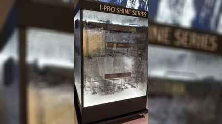 «Шоу танцующих фонтанов». В Сети показали, что происходит внутри работающей посудомойки