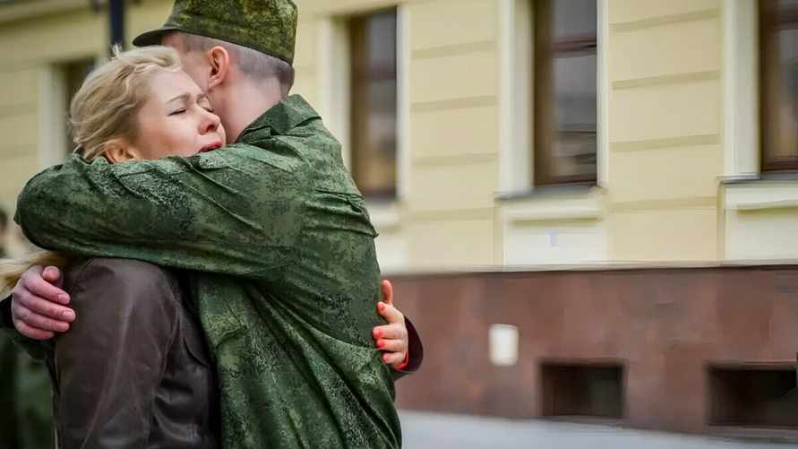 Белорусов обязали являться по SMS-повесткам в военкоматы, иначе — штраф