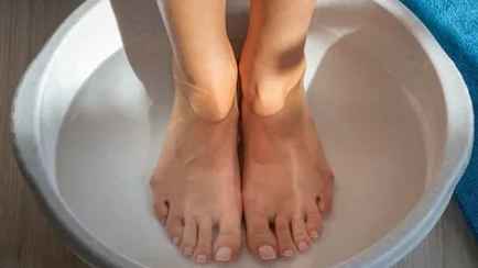Зачем замачивать ноги в уксусе? Вот как работает домашнее средство для облегчения недугов