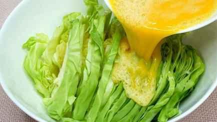 Нарежьте капусту и залейте этой смесью. Как приготовить простой, но непревзойденный ужин?