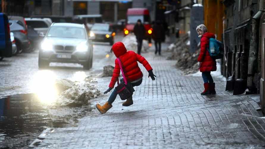 На первых выходных апреля синоптики пообещали белорусам "воздух с африканского континента" и гололедицу