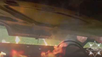 Не открывать широко капот. В МЧС Беларуси рассказали, что еще сделать, чтобы потушить загоревшееся авто