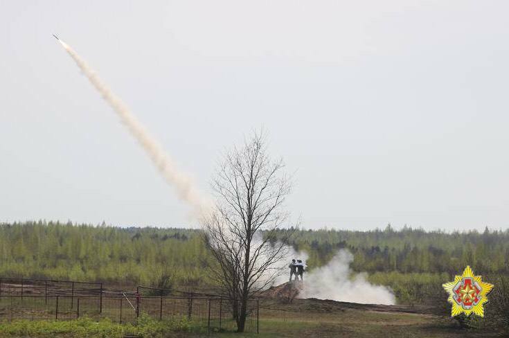 "Отражали нападение ДРГ" — Минобороны Беларуси показало выстрелы из зенитного ракетного комплекса