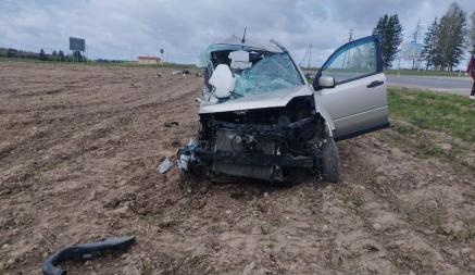 В Докшицком районе бус столкнулся с легковушкой — один водитель погиб
