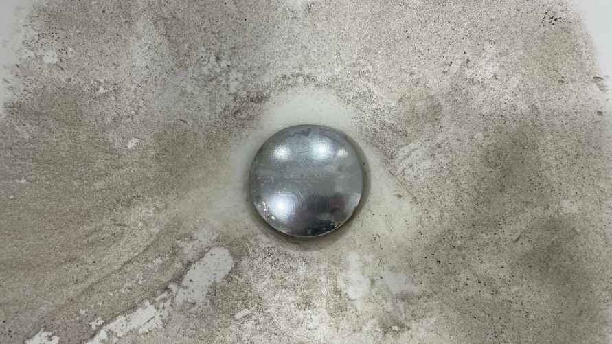 На такой осадок после воды пожаловались жители Новой Боровой