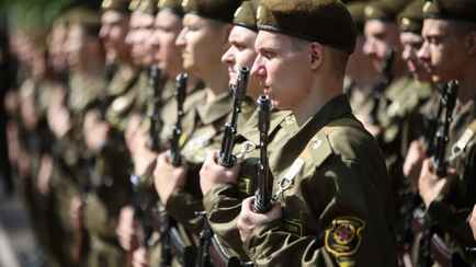 Порядка 10 тыс. новобранцев. Минобороны объявило о начале отправки белорусских призывников на службу в армии