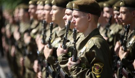 Порядка 10 тыс. новобранцев. Минобороны объявило о начале отправки белорусских призывников на службу в армии