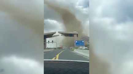 В Сети показали видео с мощным торнадо в Саудовской Аравии