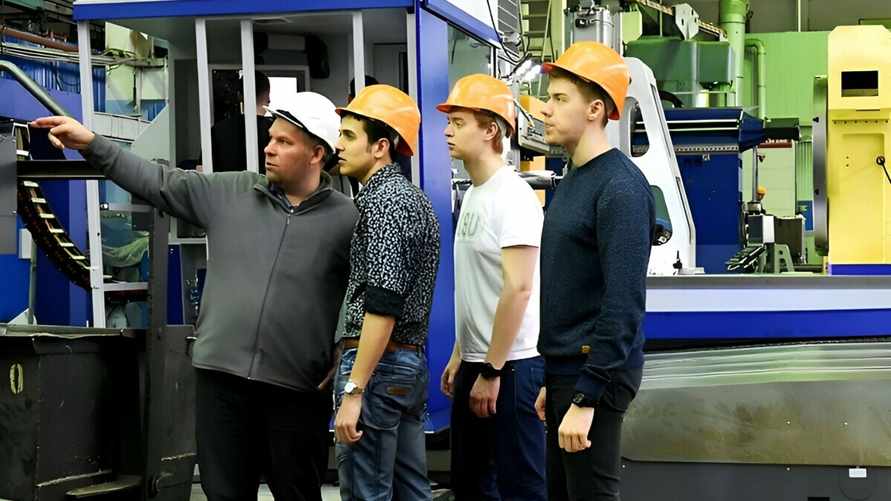 В Минобразования назвали дату, когда предприятия начнут заключать договоры с белорусскими "целевиками"