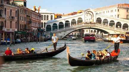 Власти Венеции решили брать деньги с туристов за 1 день нахождения в городе