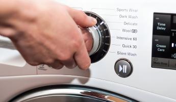 Эксперты назвали худшую программу в стиральной машине. Какую не включать, чтобы сэкономить?
