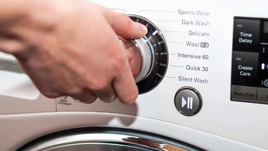 Эксперты назвали худшую программу в стиральной машине. Какую не включать, чтобы сэкономить?