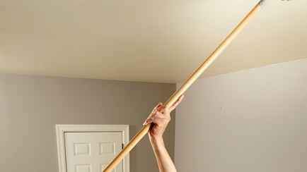 Как отмыть желтизну на натяжном потолке? Попробуйте эти простые и эффективные средства