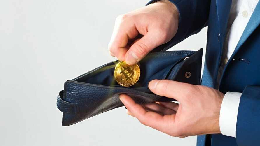 Белорусские коррупционеры начали брать взятки в цифровой валюте. На какой сумме попались?