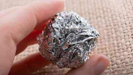 Зачем держать в ванной шарики из фольги? Сделайте так — и от неприятной проблемы не останется ни следа