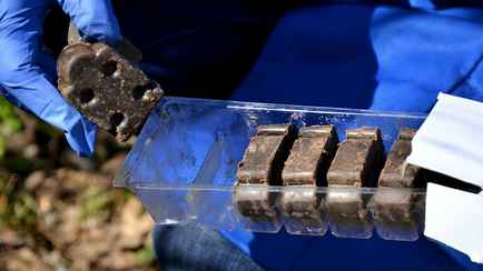 Белорусов предупредили об опасных брикетах, которые разбросают с самолётов. Где и когда?