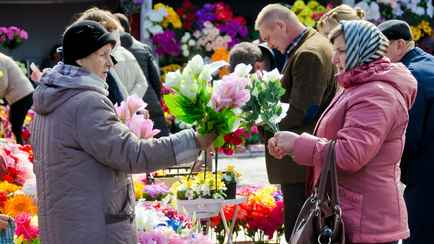 “Может навредить” – Православный священник упрекнул белорусов в “желании сэкономить” на Радуницу. От чего предложил отказаться?