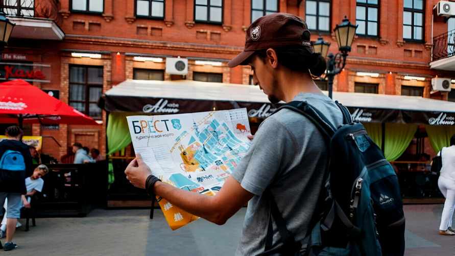 Ждать ли белорусам на майские праздники наплыва россиян? "Куфар Недвижимость" и туроператоры поделились статистикой