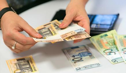 В ЕАБР назвали сферу белорусской экономики, в которой резко замедлился рост реальных зарплат