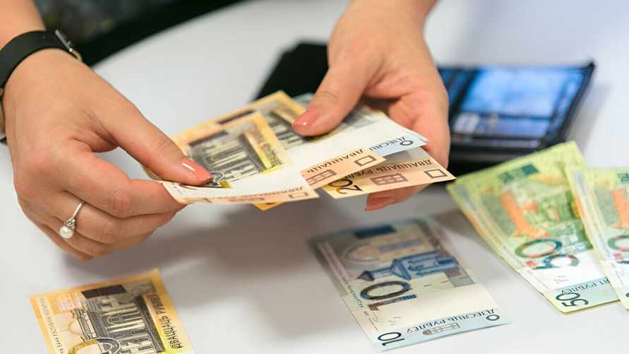 В ЕАБР назвали сферу белорусской экономики, в которой резко замедлился рост реальных зарплат