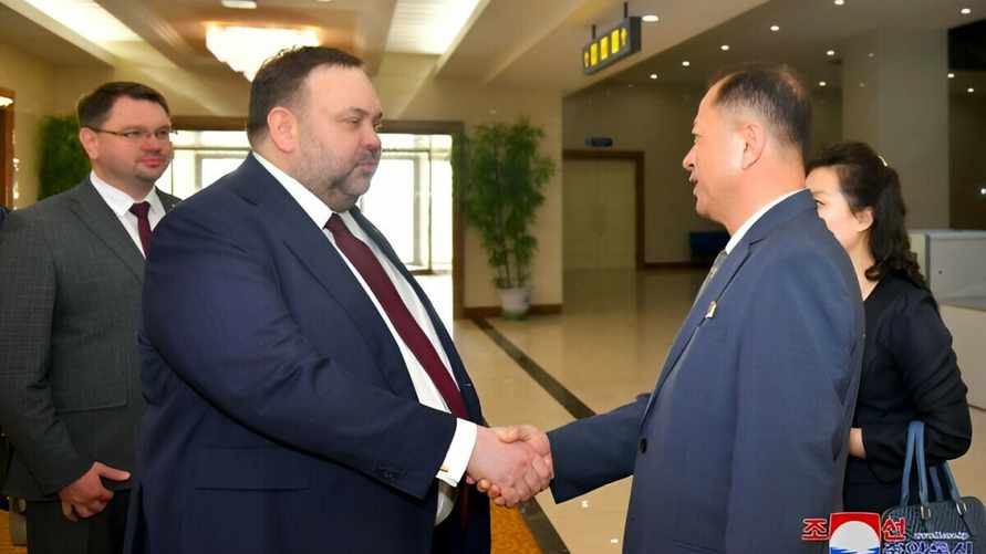 Во время визита белорусской делегации в Пхеньян. Фото: ЦТАК