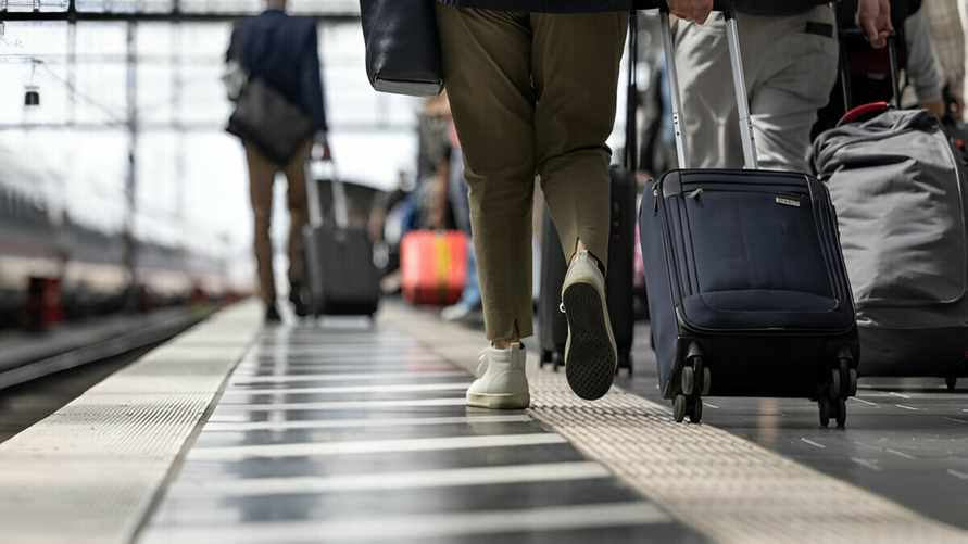 В Минтруда рассказали, кому из белорусов заплатят 60 рублей суточных. А кому не компенсируют проезд?